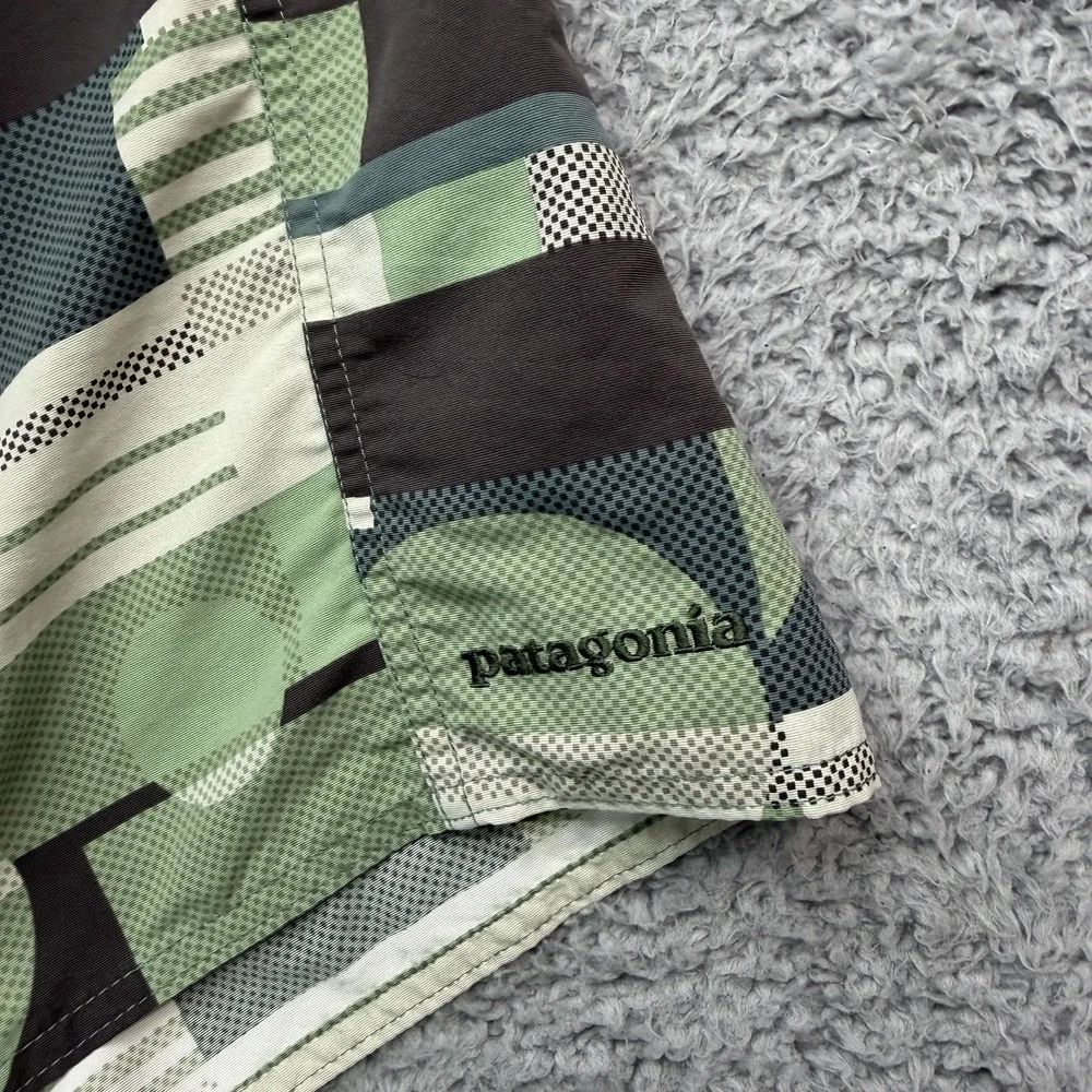 Patagonia Wavefarer Board Shorts Mens 36 Tiki Tactical Green Geometric 9